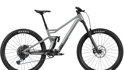 Radon Jab, Mountainbike, Fully, Vollfederung, Freisteller, 29 Zoll, MTB, Trailbike, Fahrrad, Rahmen Freigestelltes Mountainbike Radon Jab, Seitenansicht auf weißem Hintergrund.