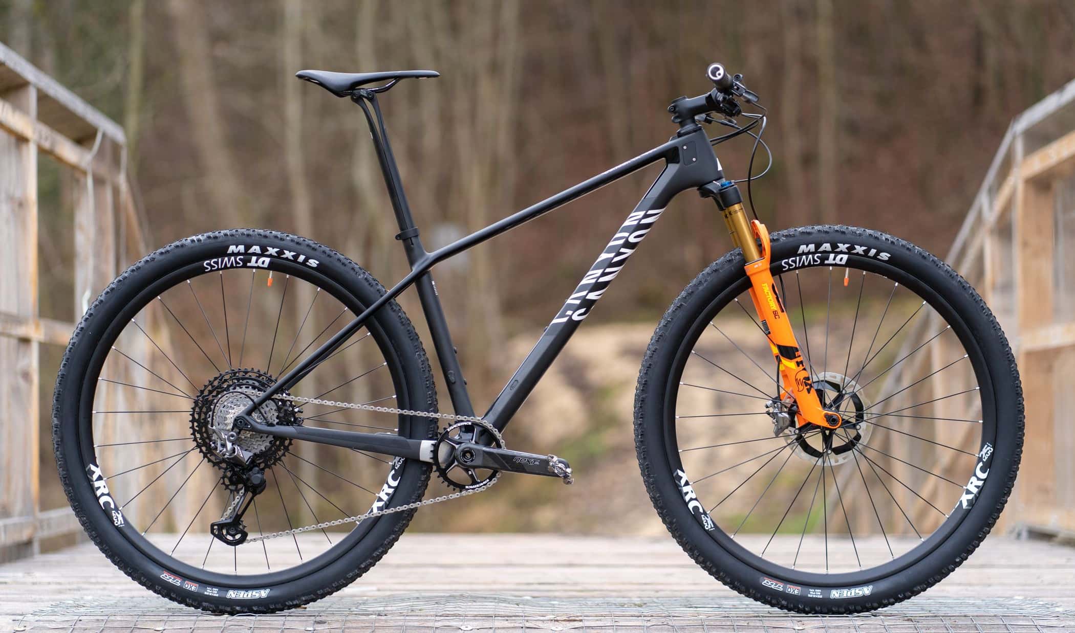 手渡し限定】CANYON Exceed CF SLX 9.0 Race 手渡し限定】CANYON