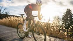 Redakteur Moritz Pfeiffer beim Training auf einem Focus Izalco Max
