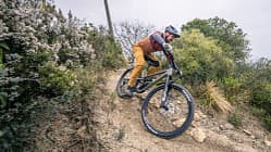 MOUNTAINBIKE hat dem neuen Spectral AL 6 von Canyon in Finale Ligure auf den Zahn gefühlt! Hier liest du unseren ausführlichen Einzeltest.
