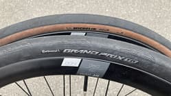 Neue Mittelklasse-Rennradreifen: Continental Grand Prix TR und Michelin Pro 5