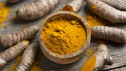 Curcuma longa, powder and rhizomes