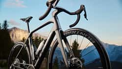 Trek Domane Rennrad Endurance Standbild schräg von vorne