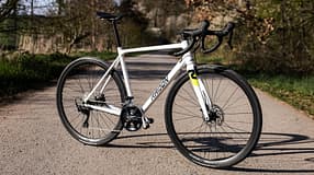 Radon R! 105 Disc, Rennrad,ROADBIKE,Test,schräge Ansicht
