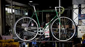 Cinneli Supercorsa,Stahlrahmen,Italien,Rennrad,grüner Rahmen,Rad ist aufgehangen