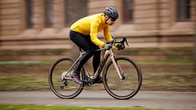 KTM Gravelator SX10,E-Gravelbike,Test,Action,schräge Ansicht