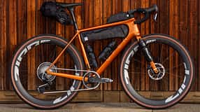 Open U.P. 2.0 Adventure,Gravelbike,Seitenansicht mit Taschen