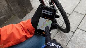 alltag,handschuhe,handy,herbst,navigation Die Bildunterschrift wird in Bälde eingefügt. Sie können uns aber gern auch per E-Mail oder Telefon kontaktieren, wir helfen gerne weiter.