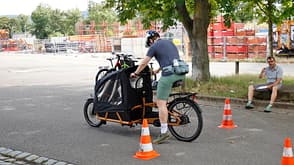 Aufsteigen aufs Cargobike Aufsteigen aufs Cargobike