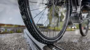 Radfahren bei Regen I Fahrradreifen I Schwalbe Marathon Radfahren bei Regen I Fahrradreifen I Schwalbe Marathon