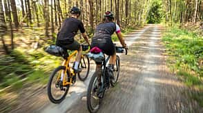 Gravelbike,Brandenburg,Waldweg,Schotter,Action,2 Radfahrer Gravelbike,Brandenburg,Waldweg,Schotter,Action,2 Radfahrer