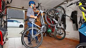 Fahrrad,Geschenktipps,Göttingen,Ostern,pd-f Am besten lassen Fahrräder sich senkrecht an der Wand unterbringen. So bleibt viel Bewegungsfreiheit im Raum zum Ein- und Ausparken, Luftdruck checken und Kette ölen - wenn es sein muss.