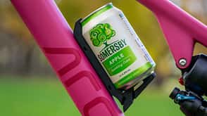 Mit On-Board-Tools lässt sich das MTB pimpen, diverse Werkzeuge, Taschen oder Gadgets lassen sich an den Flaschenhalter-Ösen am Rahmen befestigen. Mit On-Board-Tools lässt sich das MTB pimpen, diverse Werkzeuge, Taschen oder Gadgets lassen sich an den Flaschenhalter-Ösen am Rahmen befestigen.