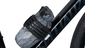 Das perfekte Röllchen: Wolftooth bietet eine große Tasche zur Rahmenmontage an. Das perfekte Röllchen: Wolftooth bietet eine große Tasche zur Rahmenmontage an.
