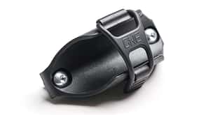 An die Pumpenhalterung von OneUp passen deren EDC-Pumpen samt Minitool, das in diese montiert werden kann. Aber auch andere Pumpen mit ähnlichem Durchmesser dürften in dem Mount Platz finden. An die Pumpenhalterung von OneUp passen deren EDC-Pumpen samt Minitool, das in diese montiert werden kann. Aber auch andere Pumpen mit ähnlichem Durchmesser dürften in dem Mount Platz finden.