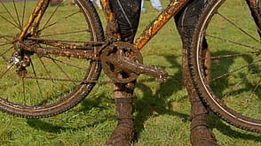 Activity,Angle,Bicycle,Bicycle Chain,Bicycle Frame,Bicycle Pedal,Brown,Chain,Close-up,Color Image,Communication,Crank,Cycling,Cyclo-Cross,Dirty,Eyesight,Grass,Green,Healthy Lifestyle,Human Leg,Land Vehicle,Laundry,Macro,Mode of Transport,Mud,Part Of Vehicle,Pedal,Profile,Racing Bicycle,Recreational Pursuit,Shin,Side View,Single Object,Slimy,Spoke,Sport,Standing,Tire,Wellbeing,Wet,Wheel,caked,icky Caked in Mud