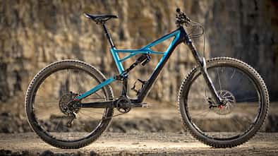 mb-0617-specialized-enduro-elite-carbon-650b-daniel-geiger (jpg)