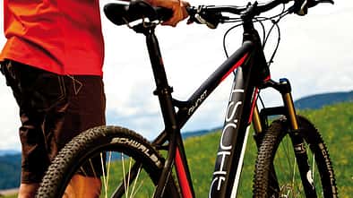 MB_Ghost EHybrideTrail9000_black-white-orange_action