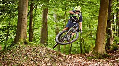 mb-0818-trailbike-test-teaser (jpg)