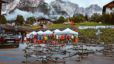 rb-1217-tour-de-friends-ROADBIKE-6167-teaser1