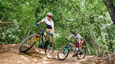 FOX 34 SC VS. ROCK SHOX SID, 120-mm Federgabeln