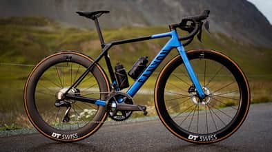 Canyon Ultimate CFR 2023 - Neues leichtes Rennrad aus Koblenz- Fotos von Simon Gehr