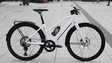 Leichtes E-Bike I Test Canyon Commuter ON 8 LTD I Seitenansicht