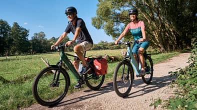 Möve Voyager V10 in beiden Rahmenvarianten auf dem Feldweg
