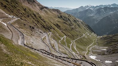 Legendär: die Nordauffahrt des Stilfser Joch mit ihren 48 Serpentinen
