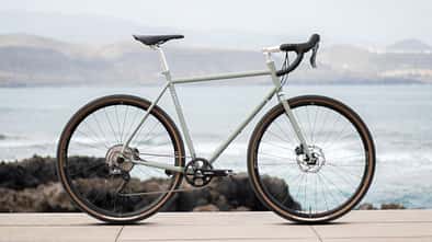 Temple Cycles,Gravelbike,Adventure Disc 1,Seitenansicht,Stahlrad