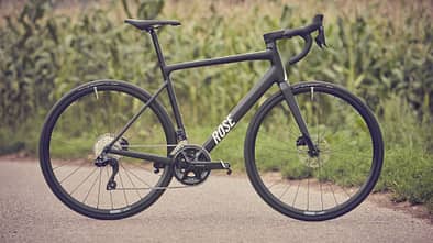 Rose Bikes,Reveal AL 105 Di2,Rennrad,Endurance,Seitenansicht,Maisfeld