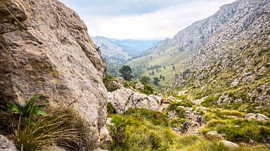 Auf dem Camino de ses Sínies geht es über den Bitch-Trail durch die Galatzó-Schlucht zum Teil recht ruppig hinunter zur Finca Pública Galatzó.