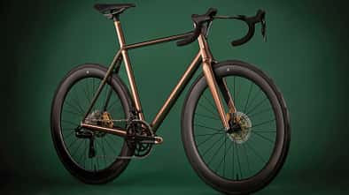 Dreambike J.Laverack Aston Martin.1R Rennrad Seitenansicht schräg von rechts