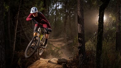 Mit dem Ransom hat der Schweizer Traditionshersteller Scott Sports die Neuauflage seines beliebten Enduro-Mountainbikes Ransom vorgestellt. Es bietet 170 mm Federweg und kommt wie Spark, Genius und Lumen mit integriertem Dämpfer.