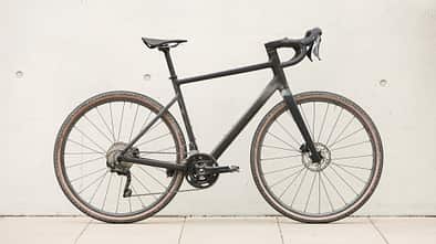 Rose Blend,Fahreindrücke,Gravelbike,Rennrad,Seitenansicht,Betonwand