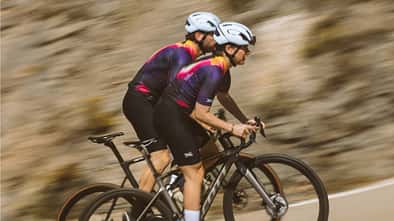 X-Bionic,Corefusion Compression Bib-Short,zwei Fahrer,Action