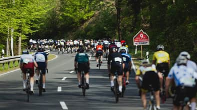 Teilnehmende des Radrennens Skoda Velotour Eschborn-Frankfurt am Feldberg