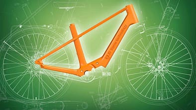 Leichter und recycelbarer Fahrradrahmen aus einem Stück, hergestellt mit Hochleistungskunststoffen und Carbonfasern für optimale Festigkeit und Steifigkeit.