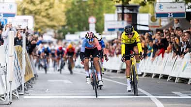 Zieleinlauf beim Women's Cycling Grandprix Stuttgart