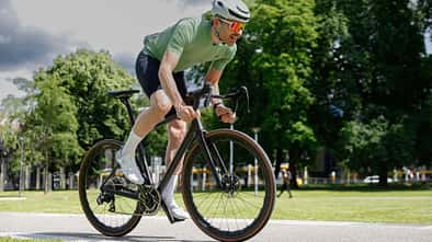 Parlee Oray,Rennrad,Test,Roadbike,Actionfoto vor Bäumen