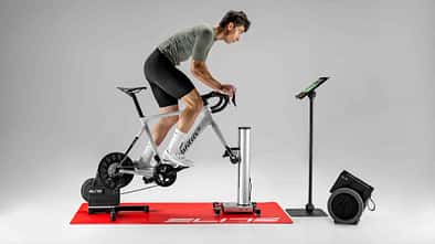 Elite Avanti Rollentrainer Radfahrer trainierend
