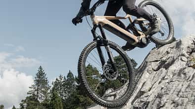 Lapierre Overvolt AM Seitenansicht im Downhill