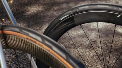 Den neuen Michelin Pro 5-Reifen gibt´s mit schwarzer und brauner Flanke.