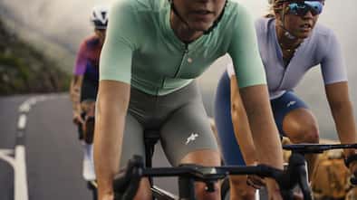 Assos Equipe R und Dyora R Bekleidungslinie