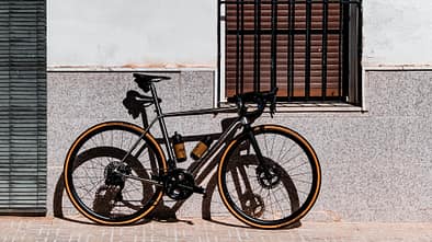 Van Nicholas Astraeus,Titan-Fahrrad,Outdoor,vergittertes Fenster 