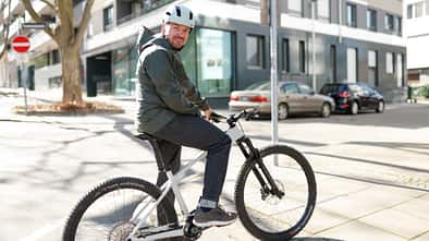 Maloja,Commuter,Fahrradbekleidung,in die Kamera blickend