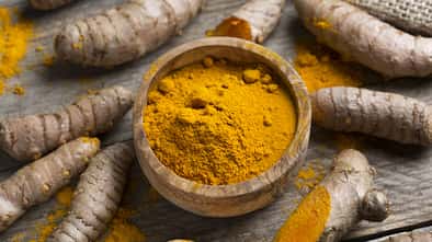 Curcuma longa, powder and rhizomes