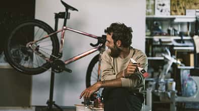 Basso Bikes,Gravelbike ARTbound,Mattia De Marchi blickt auf Rad