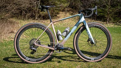 Gravelbike,Avona Callis,Wiese,Seitenansicht