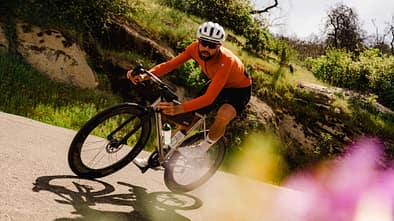 Assos of Switzerland,Kollektion FW25,Action in der Kurve